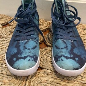 NO BULL high top sneakers. Gently worn.